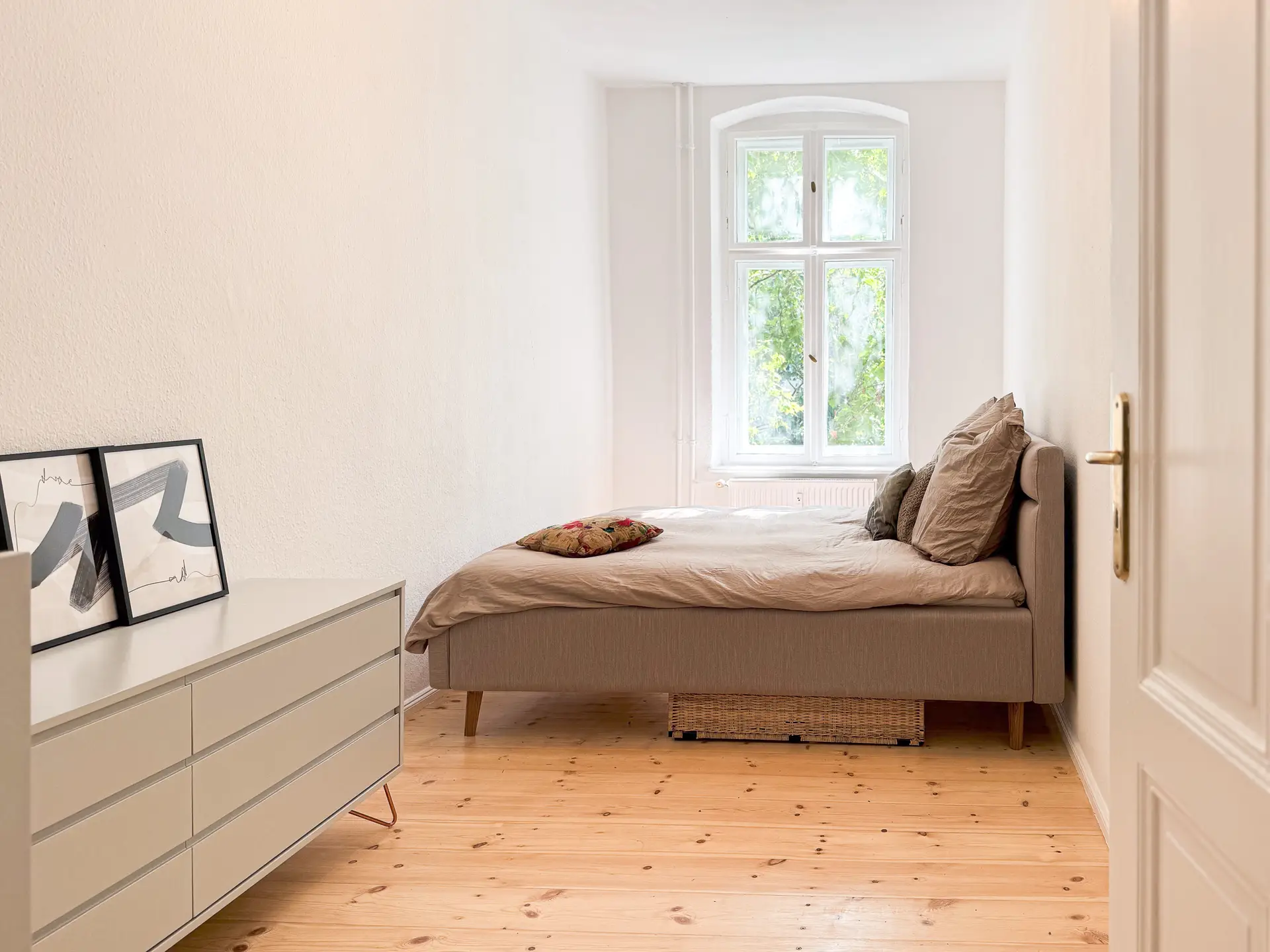 Sehr helle Altbau-Etagenwohnung