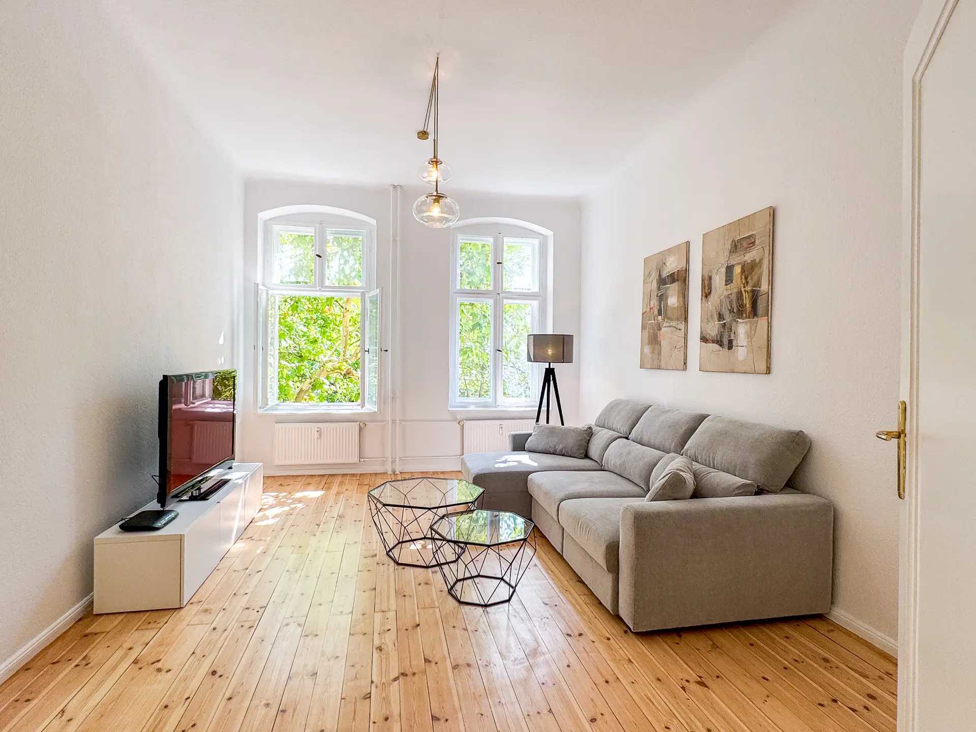 Sehr helle Altbau-Etagenwohnung